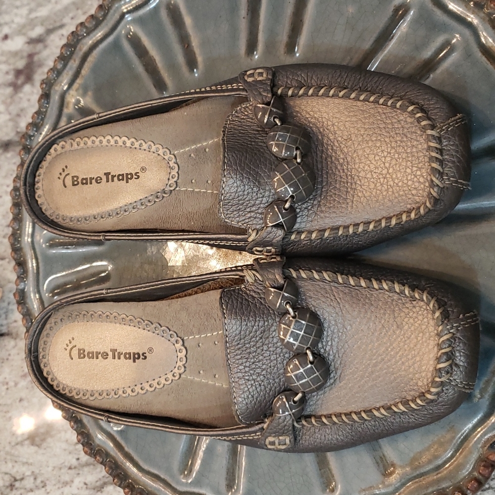 Bear Traps Pathway Slide On Leather Shoe
